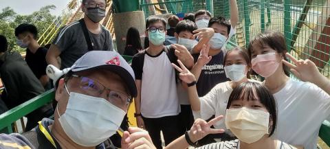 ting wei - 和學生坐雲霄飛車