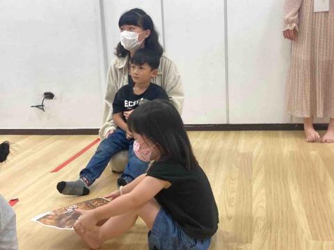 于珊 - 常常會有孩子說想找父母，我能做到的就是好好的安慰給他們安全感並且能持續在那個環境中享受～