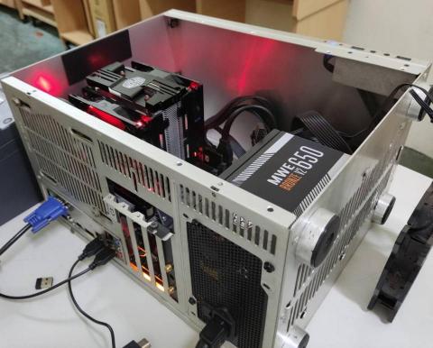 簡鈺達 - 電腦裝機