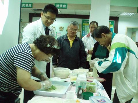 奕安營養諮詢/陳正育營養師 - 醫院門診衛教(指導民眾簡易糖尿病料理) 奕安營養諮詢/陳正育營養師 - 醫院門診衛教(指導民眾簡易糖尿病料理)