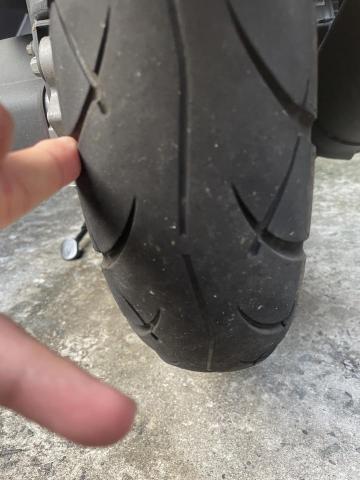 張凱傑 - 磨平的輪胎