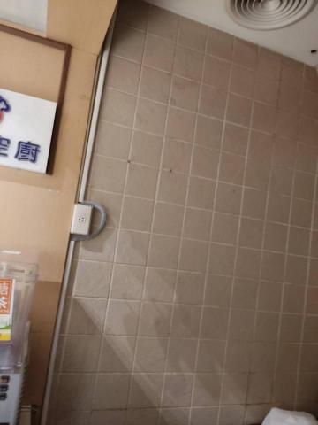 簡鈺達 - 百貨公司櫃位拉線(網路線&電話線) - 佈線簡潔