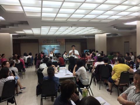 奕安營養諮詢/陳正育營養師 - 擔任保母協會在職訓練課程授課講師 奕安營養諮詢/陳正育營養師 - 擔任保母協會在職訓練課程授課講師