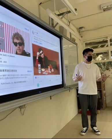 丹尼先生 Danny C. - 擔任高中講師-行銷企劃暨網路社群經營導師