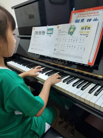 石峻瑋-您最專業及用心的鋼琴老師 - 