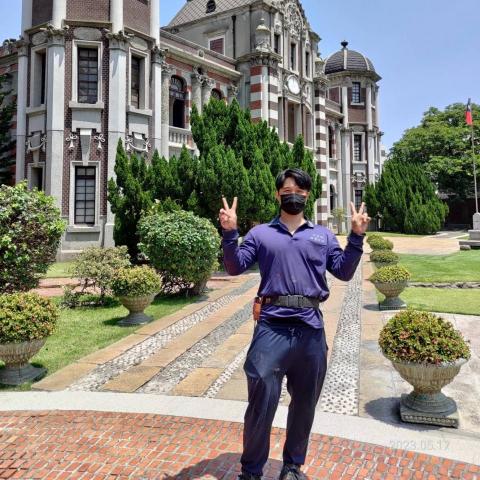 提供電錶服務的專家黃敬棋