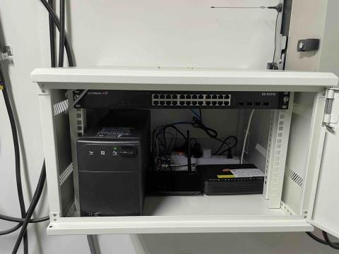 太翊 - 網路集線器及UPS安裝