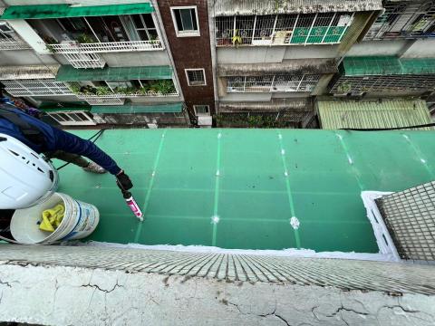 錩育有限公司 - 中和民宅-雨遮防水/女兒牆防水/屋頂積水處理(施工中) 錩育有限公司 - 中和民宅-雨遮防水/女兒牆防水/屋頂積水處理(施工中)
