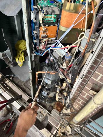 潔濬冷氣空調 - 大金VRV 壓縮機更換中 