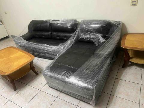 Jo將精緻搬家貨運 - 搞了兩小時的沙發 Jo將精緻搬家貨運 - 搞了兩小時的沙發