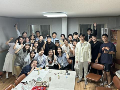 陳新靈 - 在韓國跟一群韓國的朋友