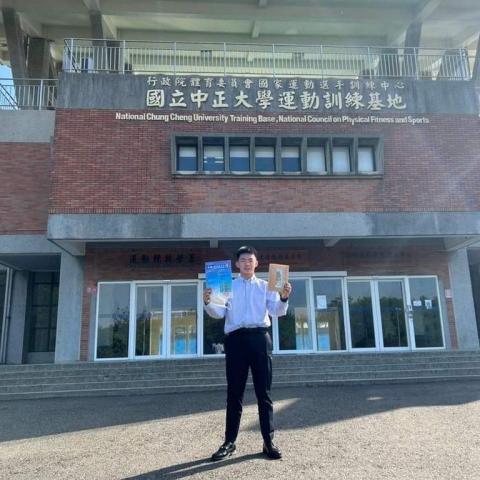 提供羽球共和服務的專家周偉宸