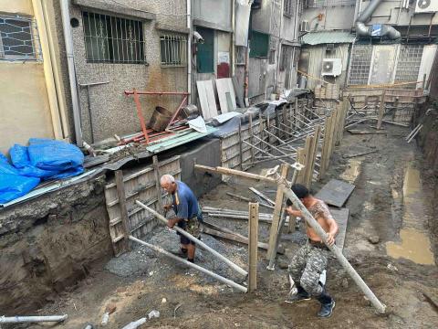 盛翔開發工程 - 邊坡模板施作