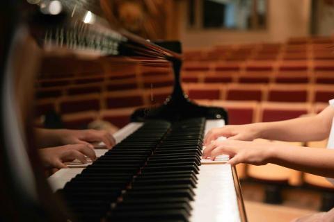 Patty Music Studio🎼/新莊音樂工作室 - 彈鋼琴的小手手?