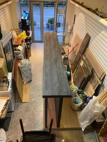 黃承廷 -  酒吧架高地板、吧檯桌面