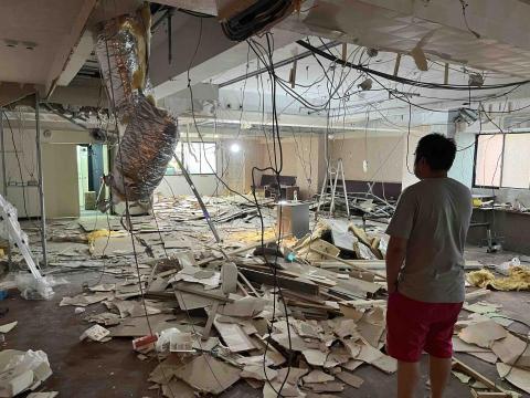 優迅拆運工程 - 台中場,開始拆除 優迅拆運工程 - 台中場,開始拆除