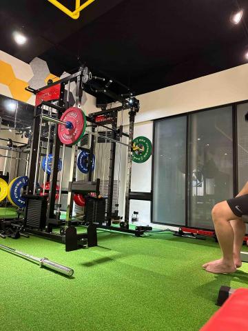 Joey 私人教練 - 上課環境 -2樓 草皮區與史密斯多功能訓練