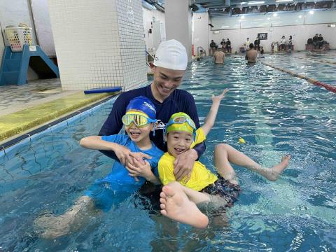 阿愷游泳籃球教練 - 