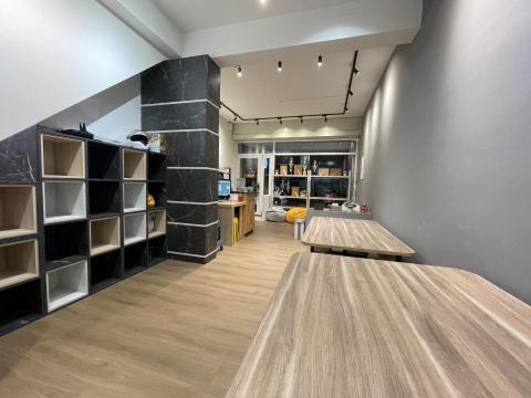 納薛爾音樂工作室 - 一樓課後照顧班之桌椅區～
納老闆超貼心，特別訂製桌椅給來到這裡的學生，低中高年級都有不同高度！