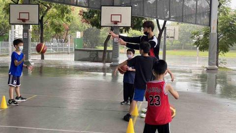 阿愷游泳籃球教練 - 