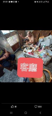揮博雄湧油漆工程及清潔 - 客廳現場 清除前