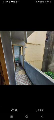 揮博雄湧油漆工程及清潔 - 二樓廁所 清除後