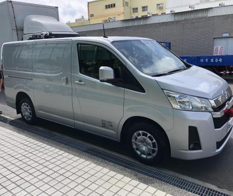王建元 - 自有車輛HIACE 3.2噸貨車