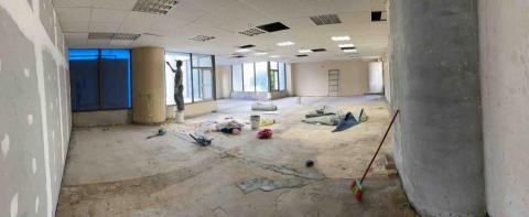 宏德塗裝油漆工程 - 清除老舊壁紙，批土