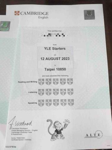 Mika 英文家教一對一💕一對二 - 小學第一次考就滿盾了，目前朝movers前進