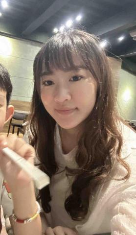 提供清粉刺面膜服務的專家Janice