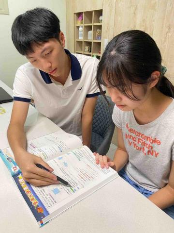 楊宸鑫 - 回答國二升國三學生問題