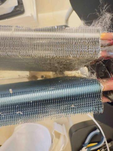 詠鈜冷氣冷凍企業社 - 各位客官們！除濕機很努力的在未各位的衣櫃、房間、客廳、更衣間、衣櫃、洗手間！各種場合努力在除濕！時間到了！該幫它洗一洗澡吧！洗完乾淨的除濕機比較能夠幫各位繼續除濕喲！