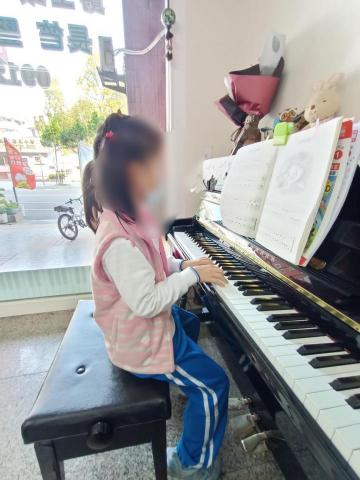 羅小孟 - 兒童古典鋼琴