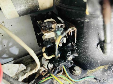 詠鈜冷氣冷凍企業社 - 這冰櫃的壓縮機！因長時間的再製冷！物品冰太多！導致壓縮機過負荷！燒了！建議換新的吧！換壓縮機不符合成本！