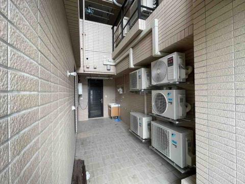 美齊富有限公司 - 室外機-管槽施做