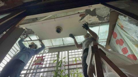 市民搬家王.（賴瑞） - 陽台屋簷脫落