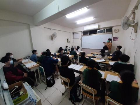 陳亮合 - 補習班教書照片