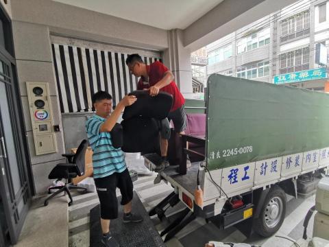招財貓工程有限公司 - 公司貨車搬家一條龍服務，我是木工，最後感謝眾客戶讓我扶持員工的家庭