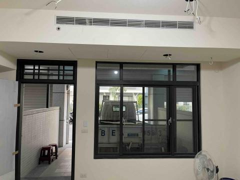 裕昌機電工程行 - 隱藏式冷氣室內機配合裝潢線型出風口安裝