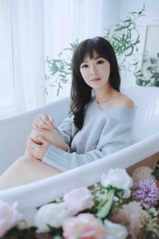 提供模特兒服務的專家Angela