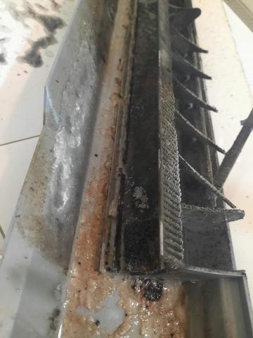 奕凱 - 冷氣漏水時，水盤是漏水的最大元兇，當然也有一些其他更難找到的原因，本人清潔服務後，即可解決漏水問題。