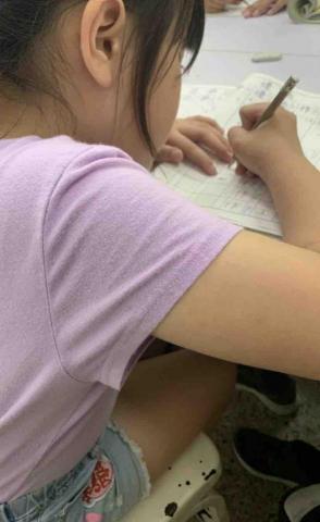 邱玟茹 - 小一的女孩 她因為我溫柔反而很聽我的話～