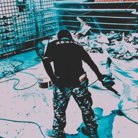 來搞破壞的 - 防水事先準備作業：碎石、粉塵清裡