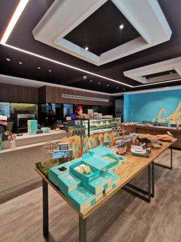 招財貓工程有限公司 - 連假三天就是讓商店，煥然一新，客戶很滿意一次搞定，絕無後續維修，讓客戶開店就是賺錢，最後感謝眾客戶讓我扶持員工的家庭