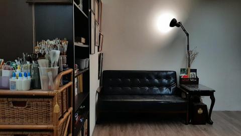 森棠藝術畫室 - 沙發休息區