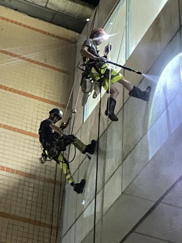 外牆防水 鼎匠高空有限公司 - 動物園捷運站 
外牆高壓水柱清洗
