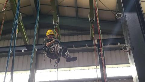 仁水水電工作室 - 空中吊掛練習 仁水水電工作室 - 空中吊掛練習