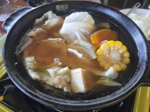 康雅雯 - 台東縣鹿野鄉春耕園的火鍋