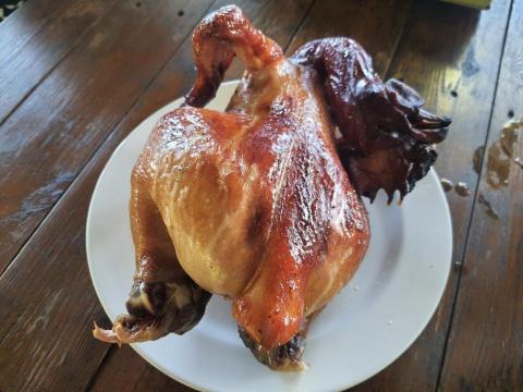 康雅雯 - 台東縣鹿野鄉春耕園的桶子雞