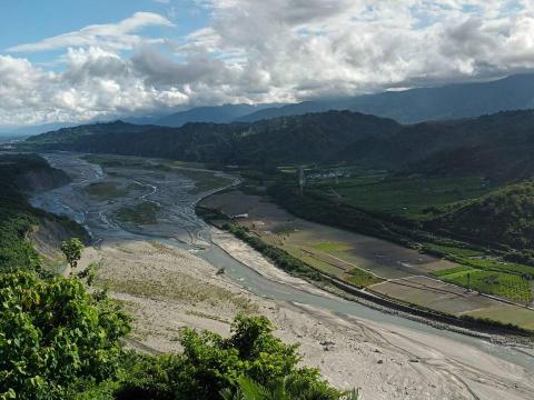 康雅雯 - 從台東花磊磊休閒農場俯瞰的美景